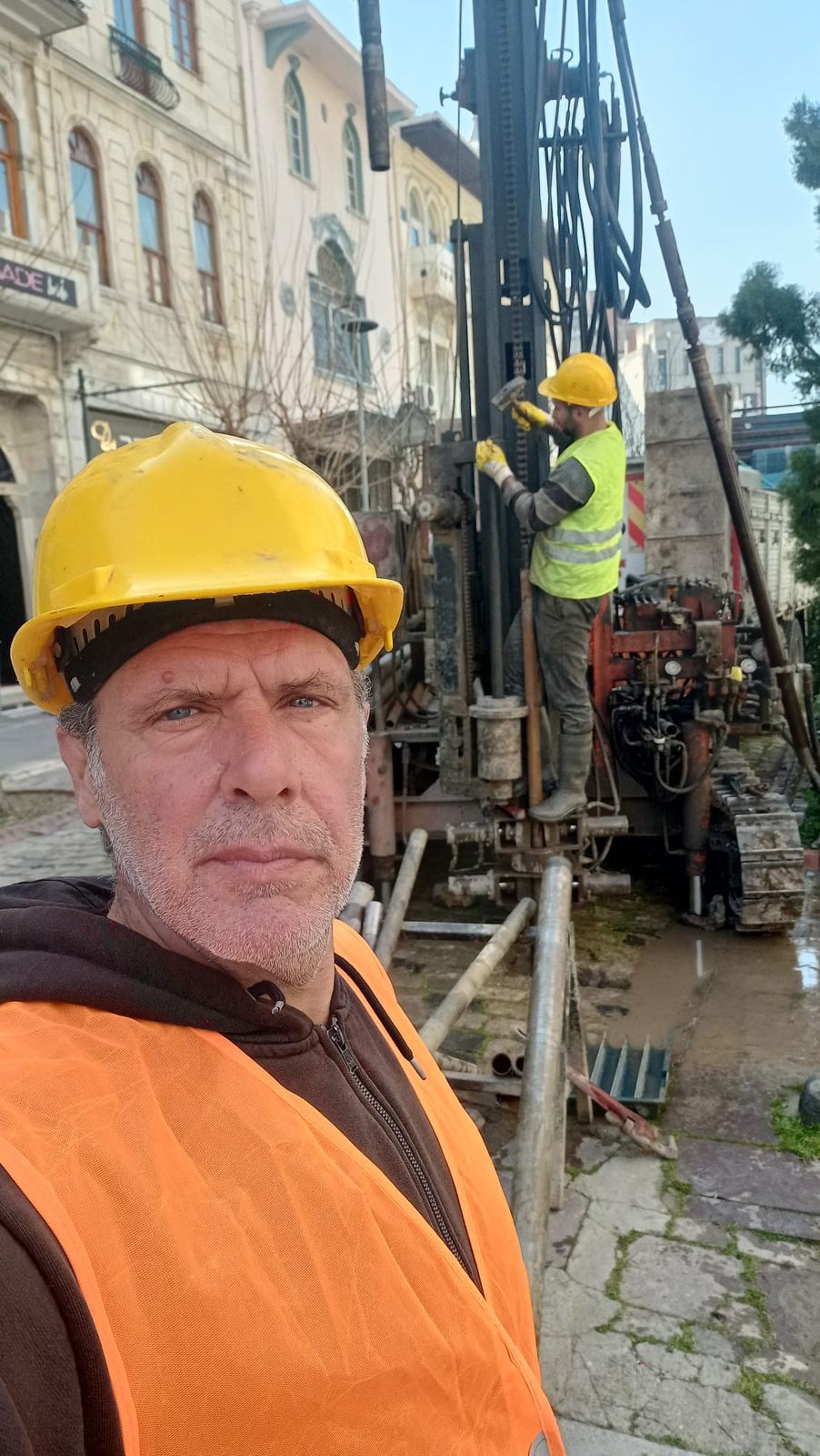 Kent içinde paletli sondaj makinesi ile zemin sondajı